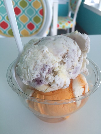 Sweet Retreat ice cream in Leamington, Ontario serves Kawartha Dairy ice cream.